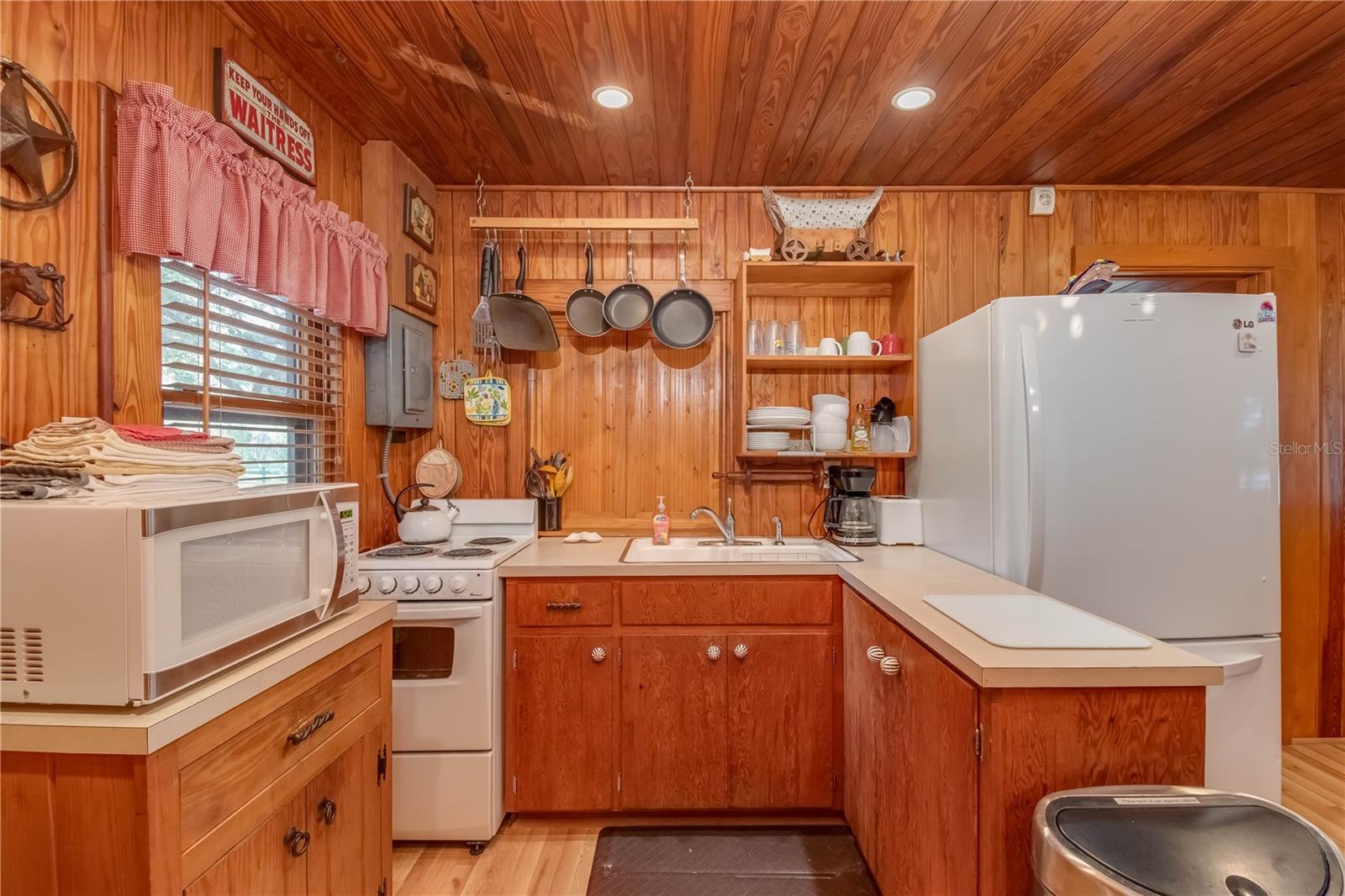 MILES KALE LAKE - Residential