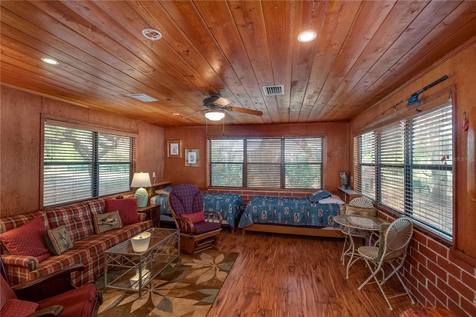 MILES KALE LAKE - Residential