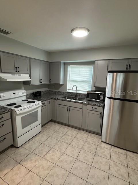 Recently remodeled unit including newer air conditioning unit and water heater on a fully fenced corner lot. Unit have ceramic tile floors all throughout unit has a stackable washer and dryer hookups and has been renovated with upgrades that include new led lighting, new storm doors, new interior paint, new cabinets, and more! Close to I-275, airports, shopping, Armature works, Busch Gardens and USF!