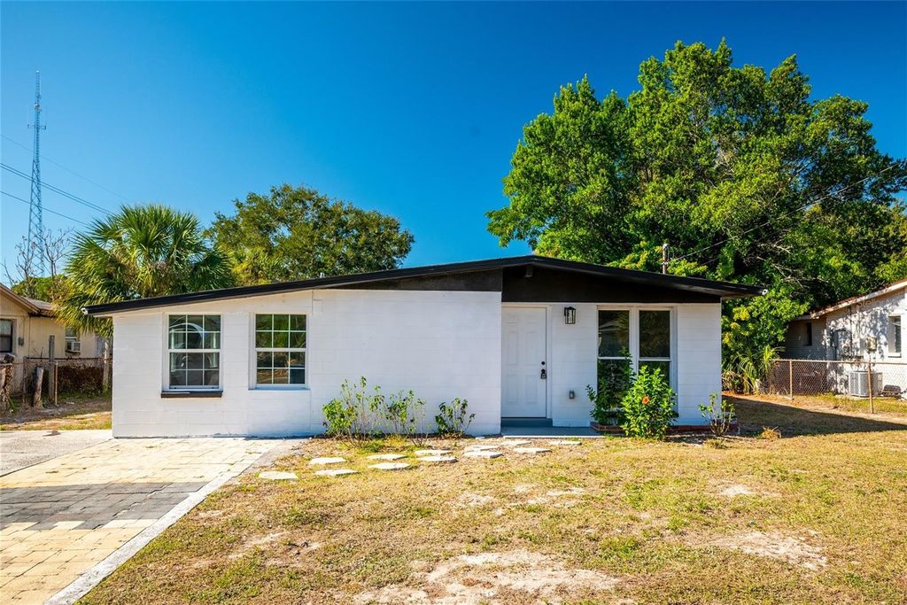 Photo of 3004 N 45th Street, Tampa, FL 33605 (MLS # O6370980)
