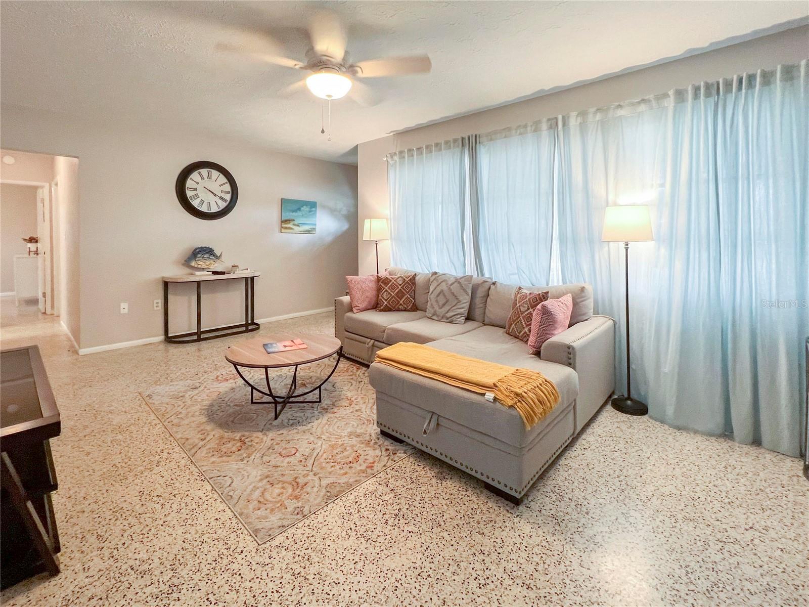 TROPICAL SHORES - Residential Lease