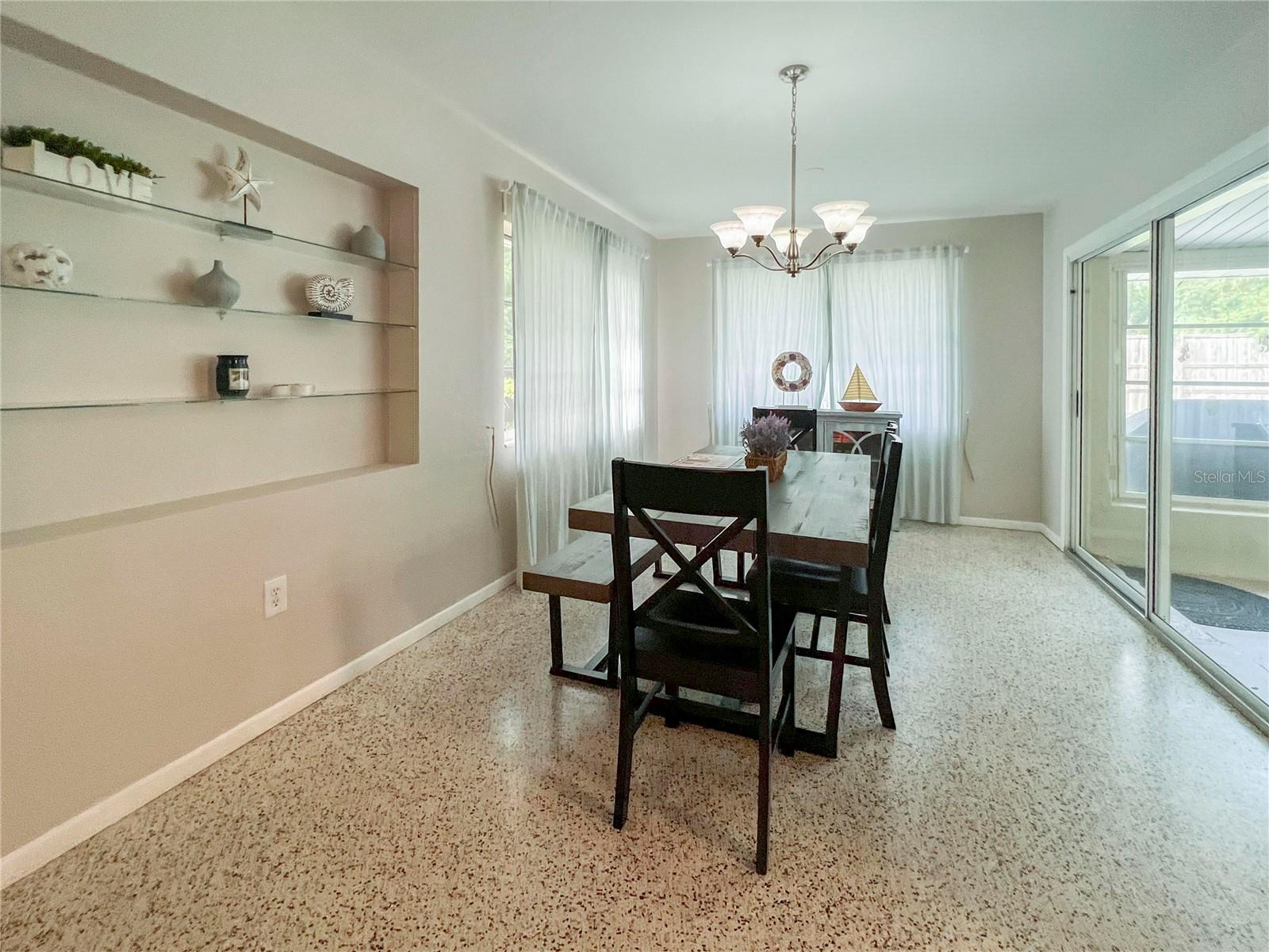 TROPICAL SHORES - Residential Lease