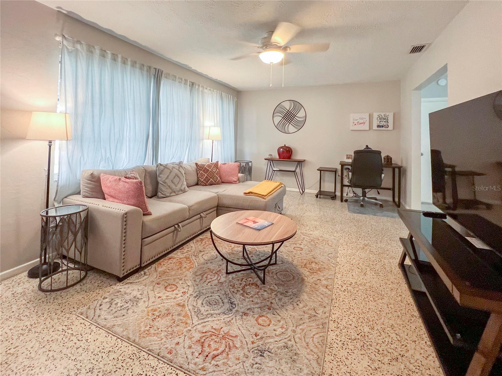 TROPICAL SHORES - Residential Lease