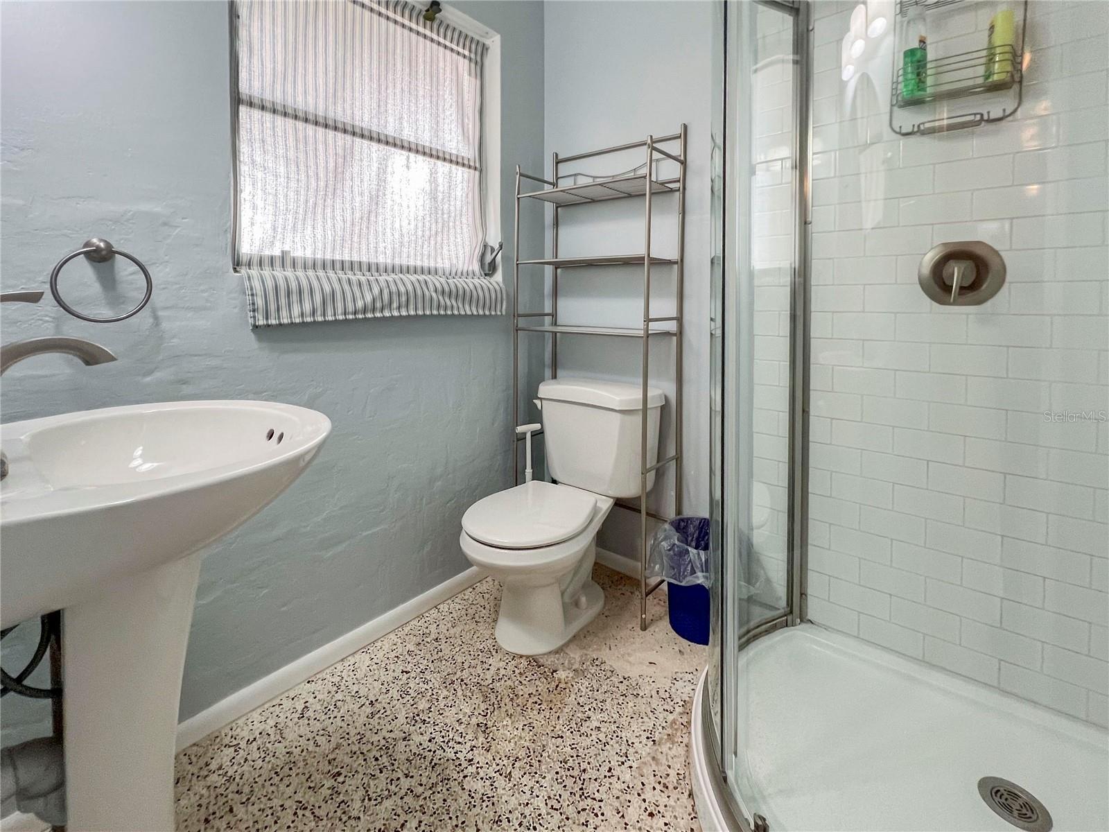 TROPICAL SHORES - Residential Lease