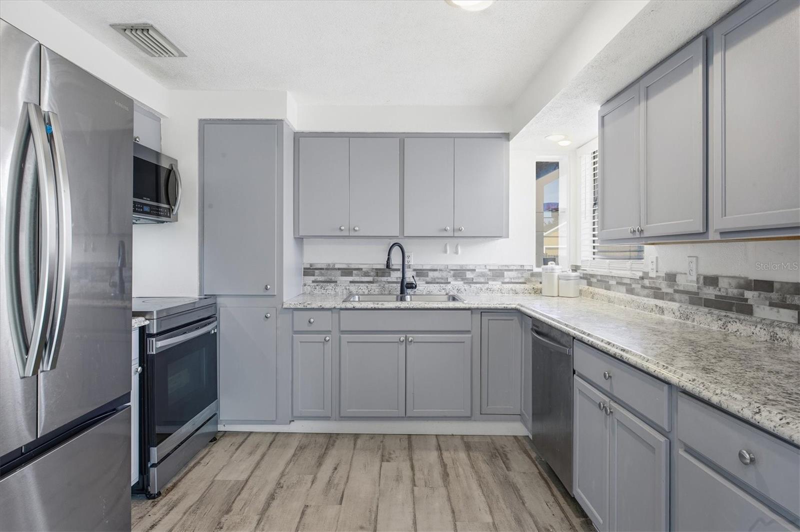 SOUTH VENICE - Residential