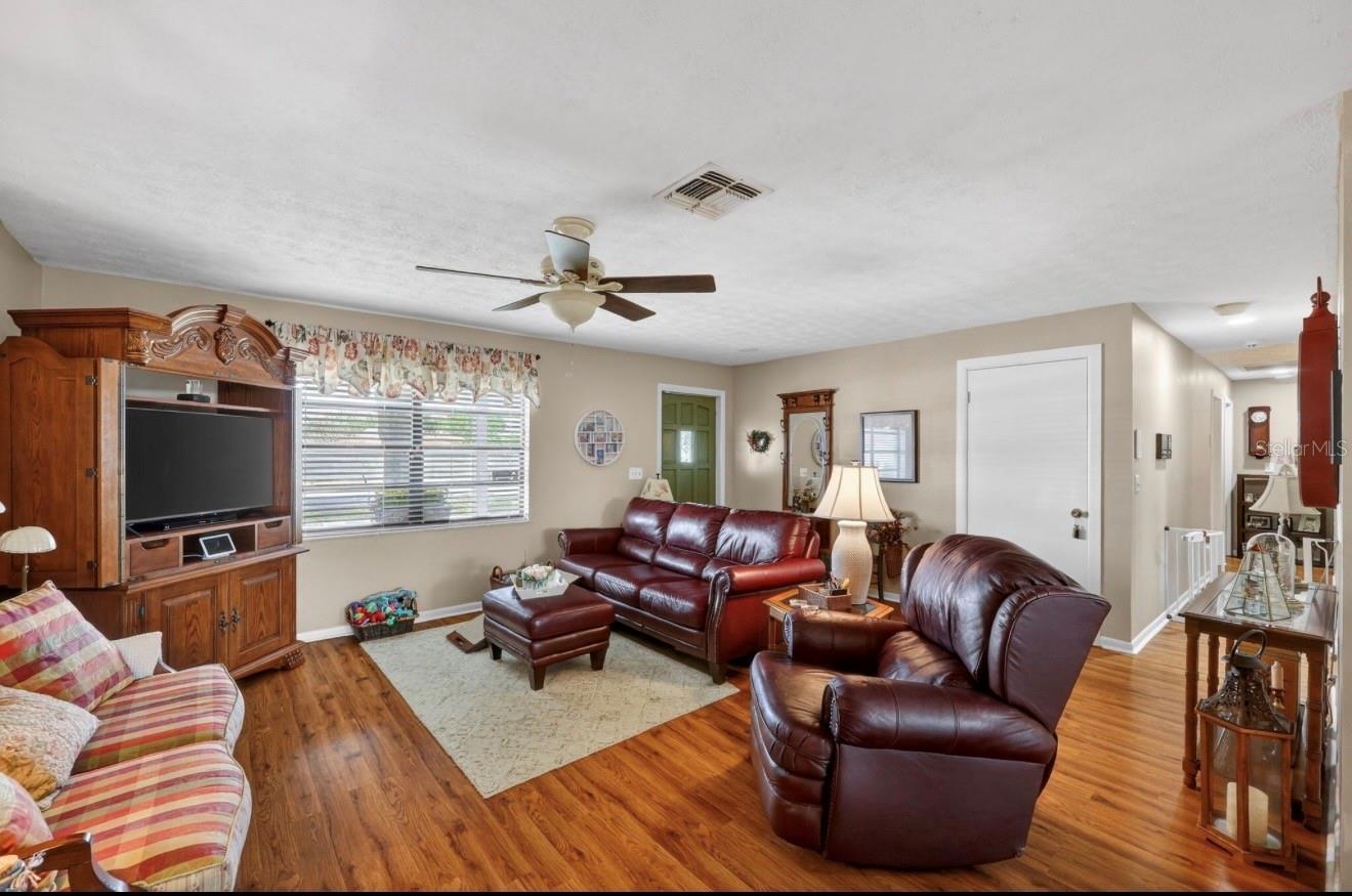 HOLIDAY HILLS - Residential