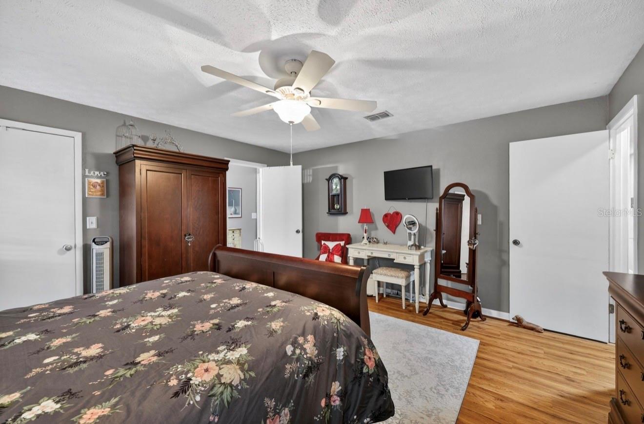 HOLIDAY HILLS - Residential