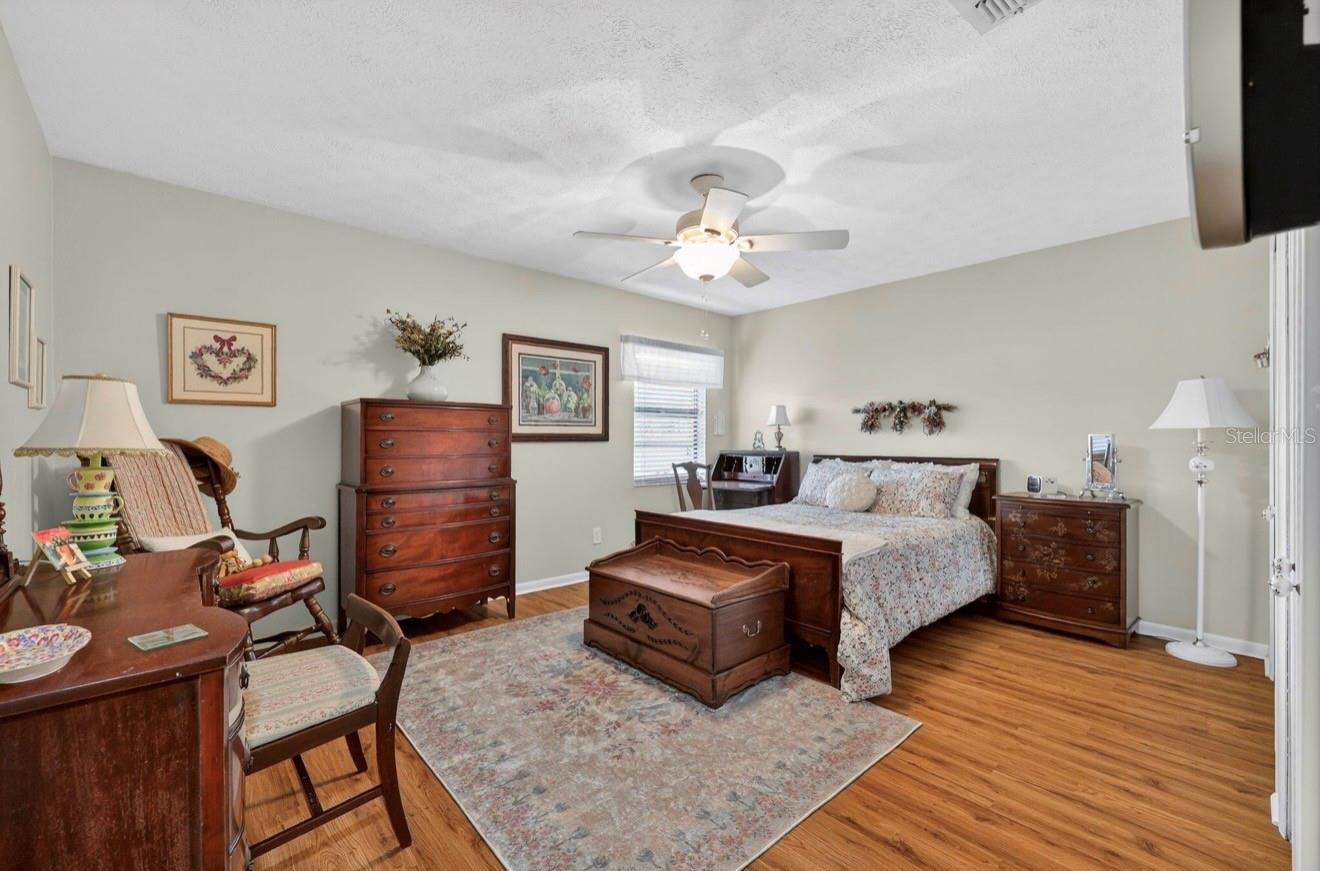 HOLIDAY HILLS - Residential