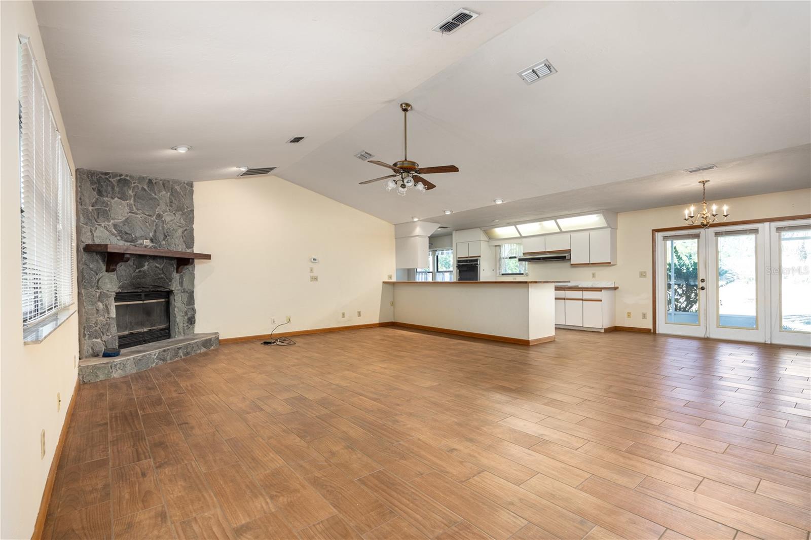 WILLISTON HIGHLANDS GOLF & COUNTRY CLUB ESTATES - Residential