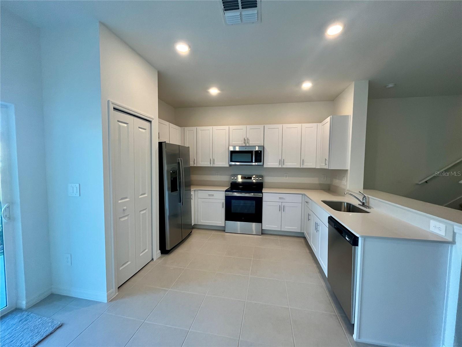 TOWNES AT WINDSONG - Residential Lease