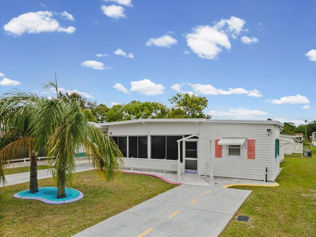 Photo of 7366 First Loop Avenue, Brooksville, FL 34613 (MLS # W7884379)