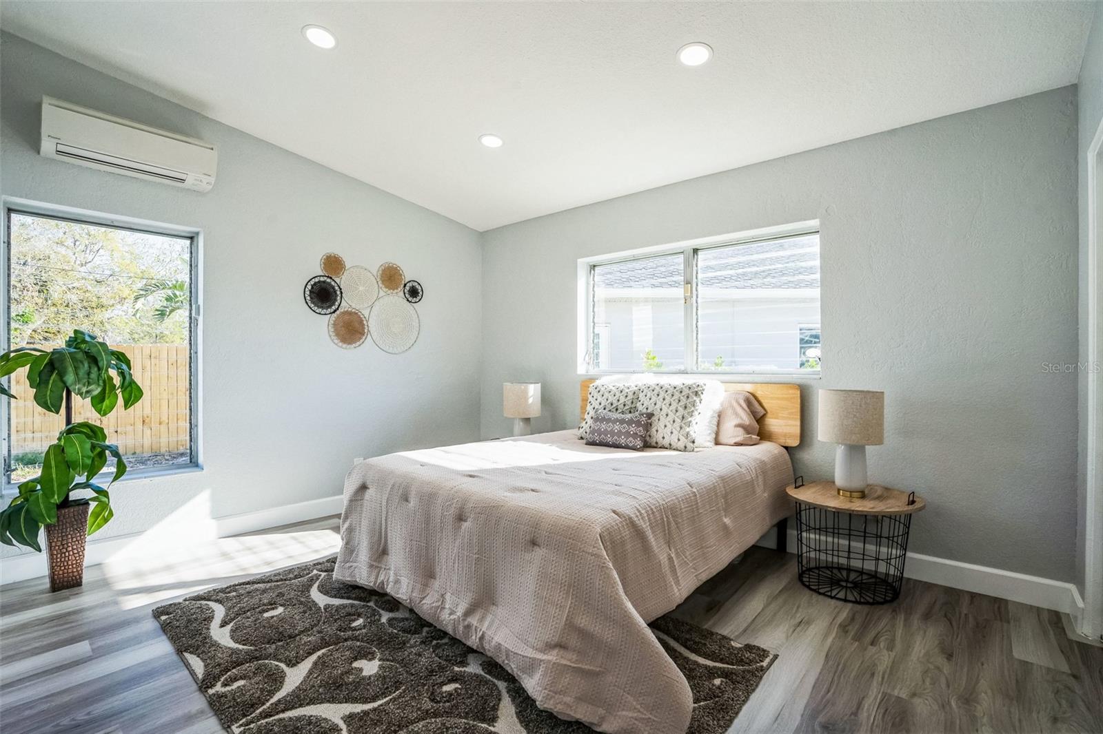 SUN-LIT SHORES - Residential