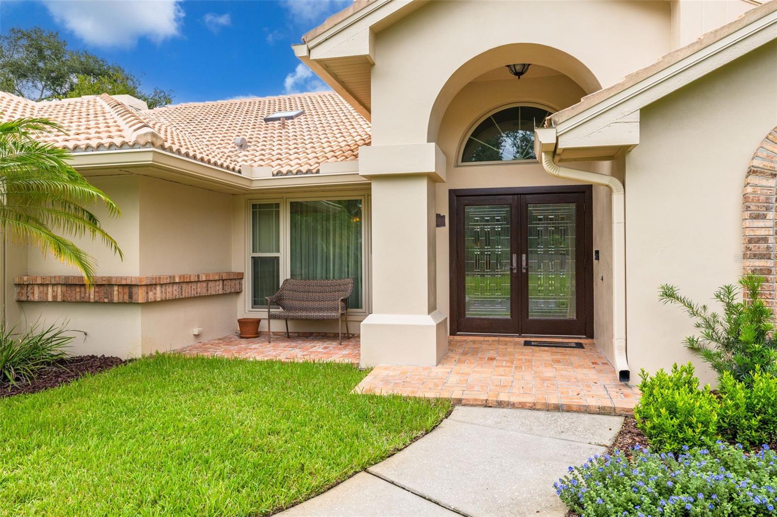 2715 COUNTRY WOODS LANE
