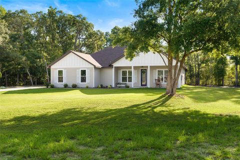 A home in HIGH SPRINGS