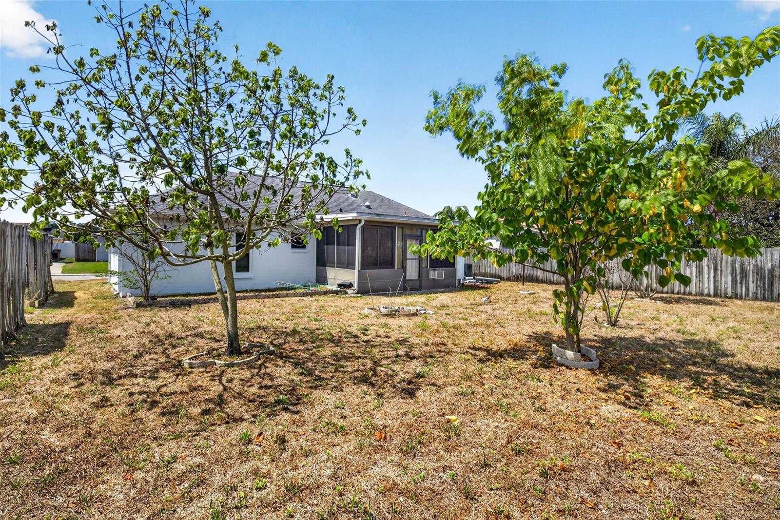 THE LAKES - Residential