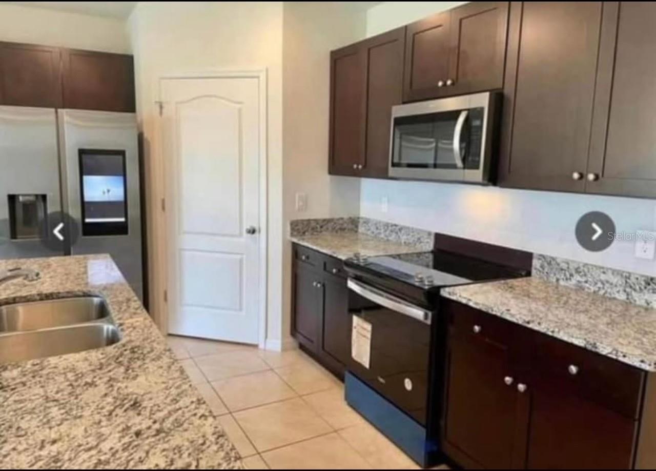 HUNTINGTON DOWNS - Residential