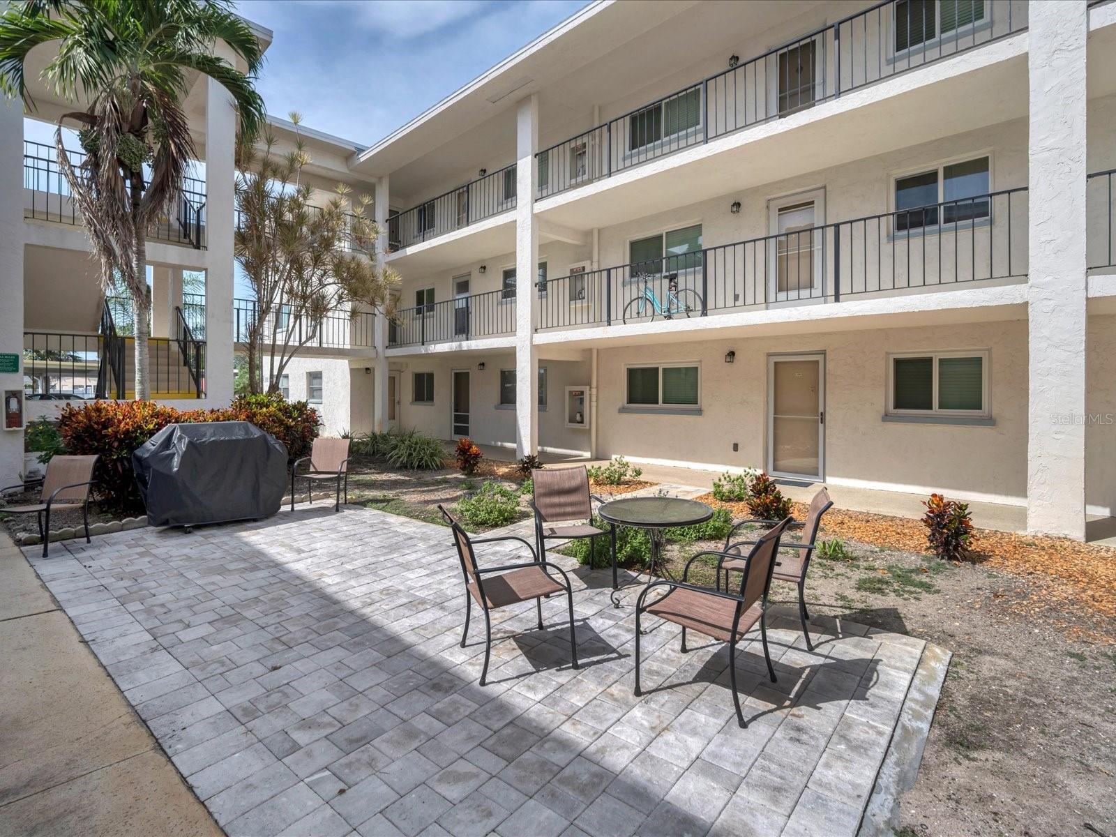 HOLIDAY APTS - Residential