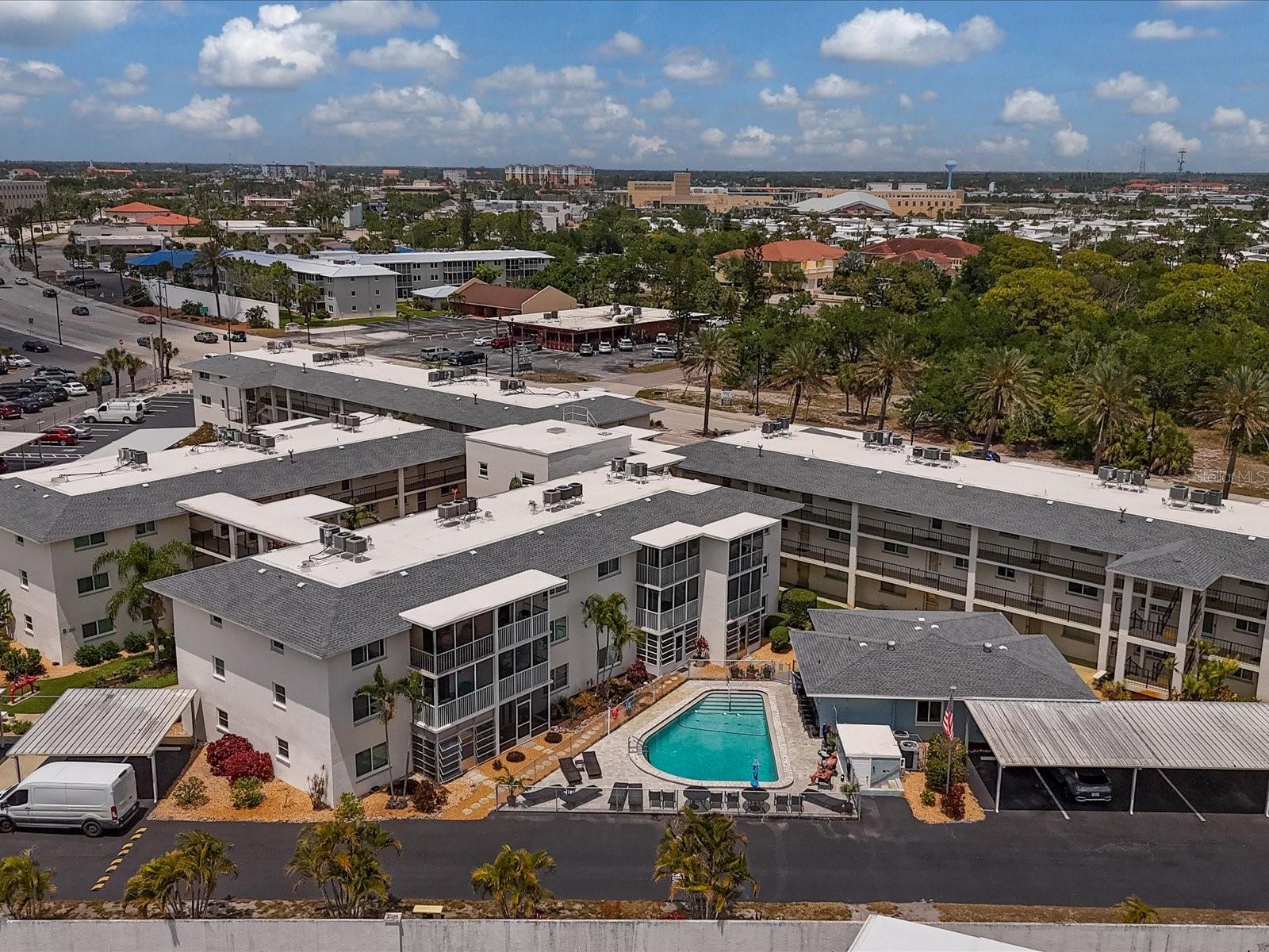 HOLIDAY APTS - Residential