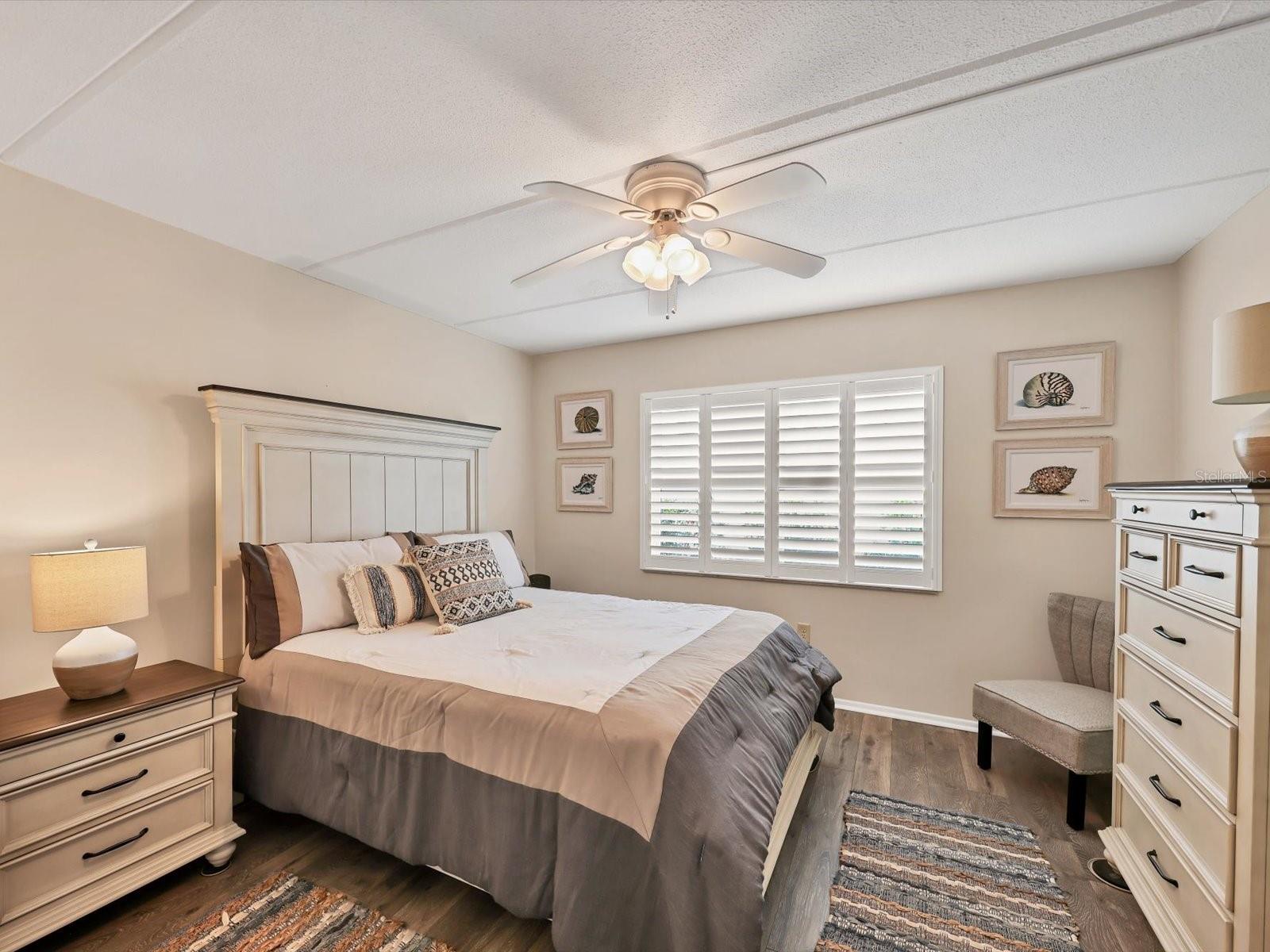 HOLIDAY APTS - Residential