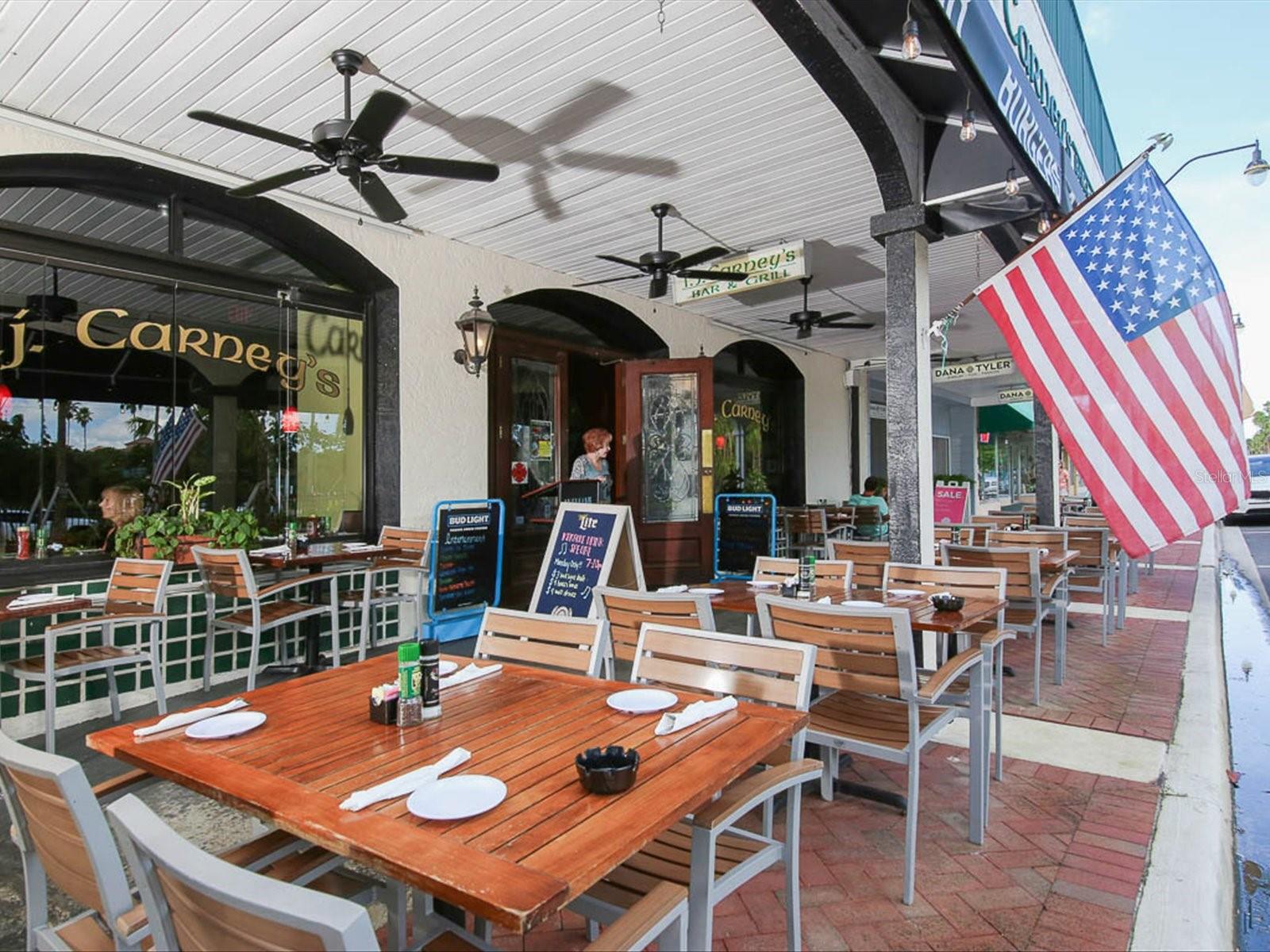 HOLIDAY APTS - Residential