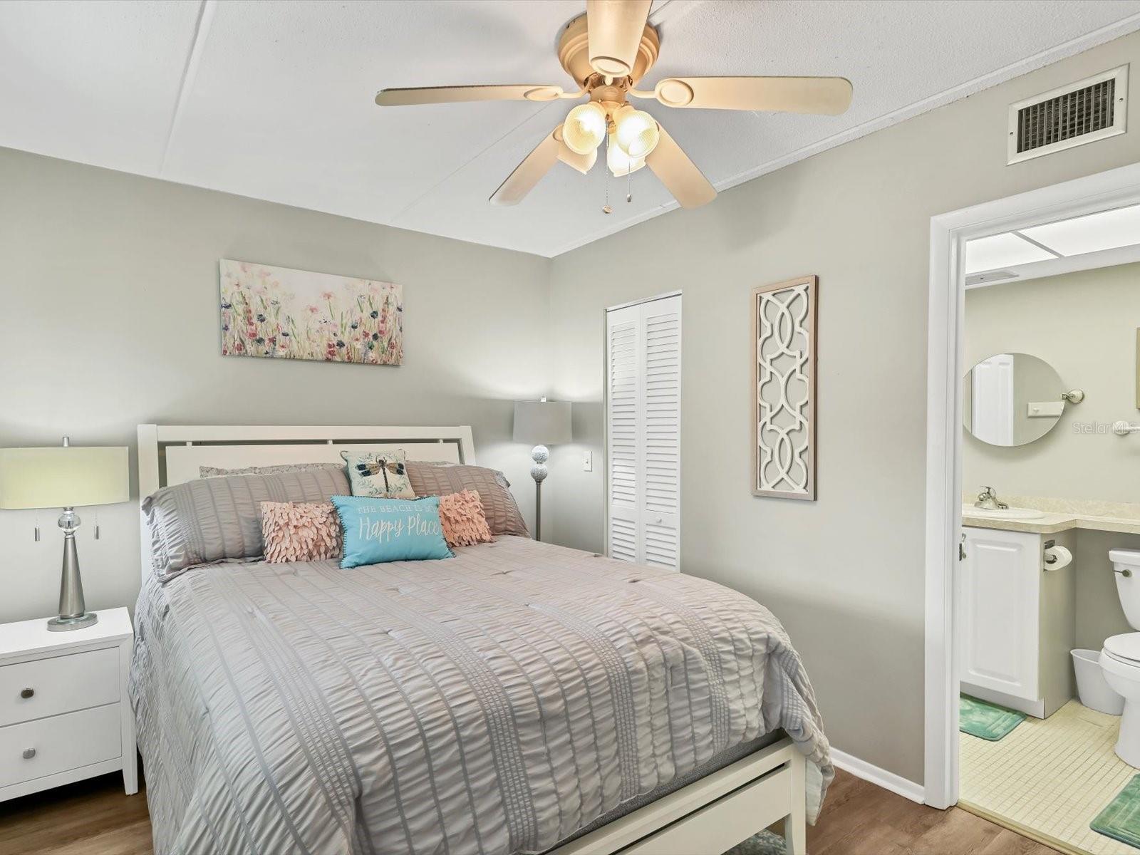 HOLIDAY APTS - Residential