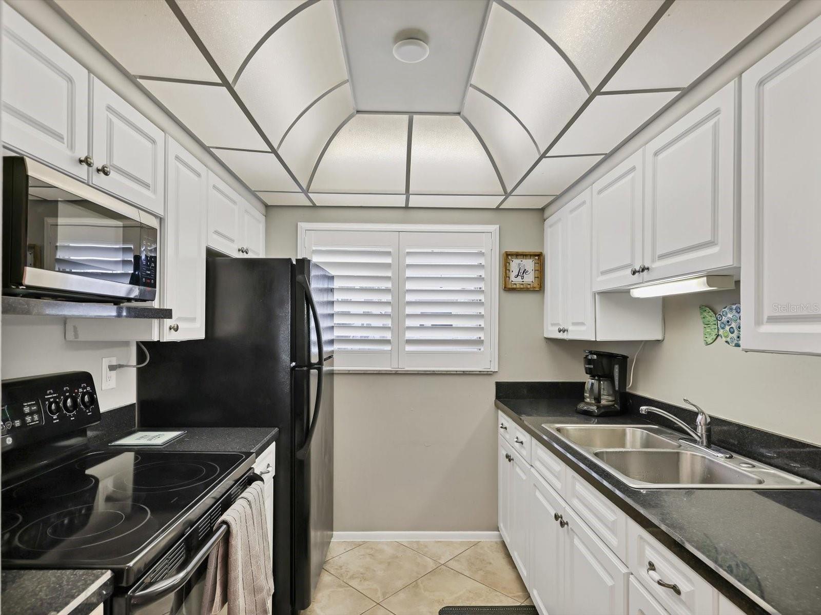 HOLIDAY APTS - Residential