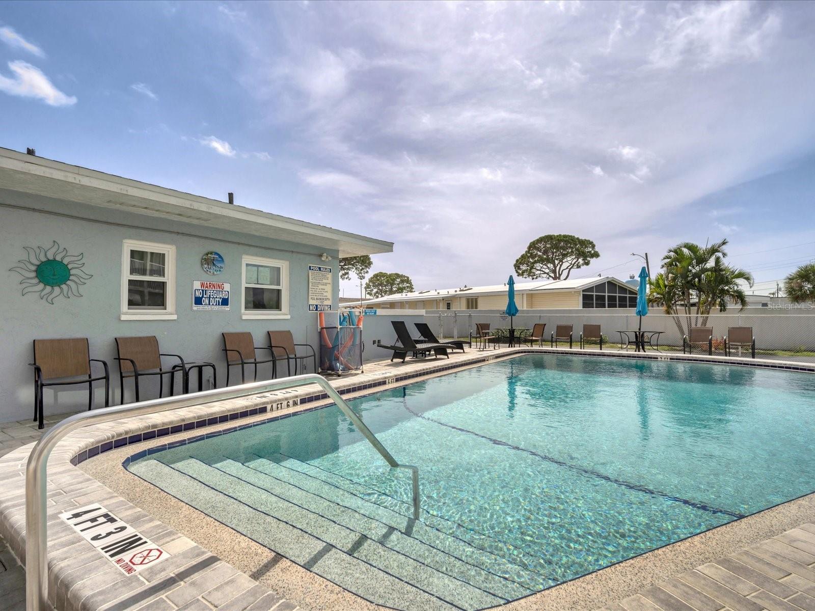 HOLIDAY APTS - Residential