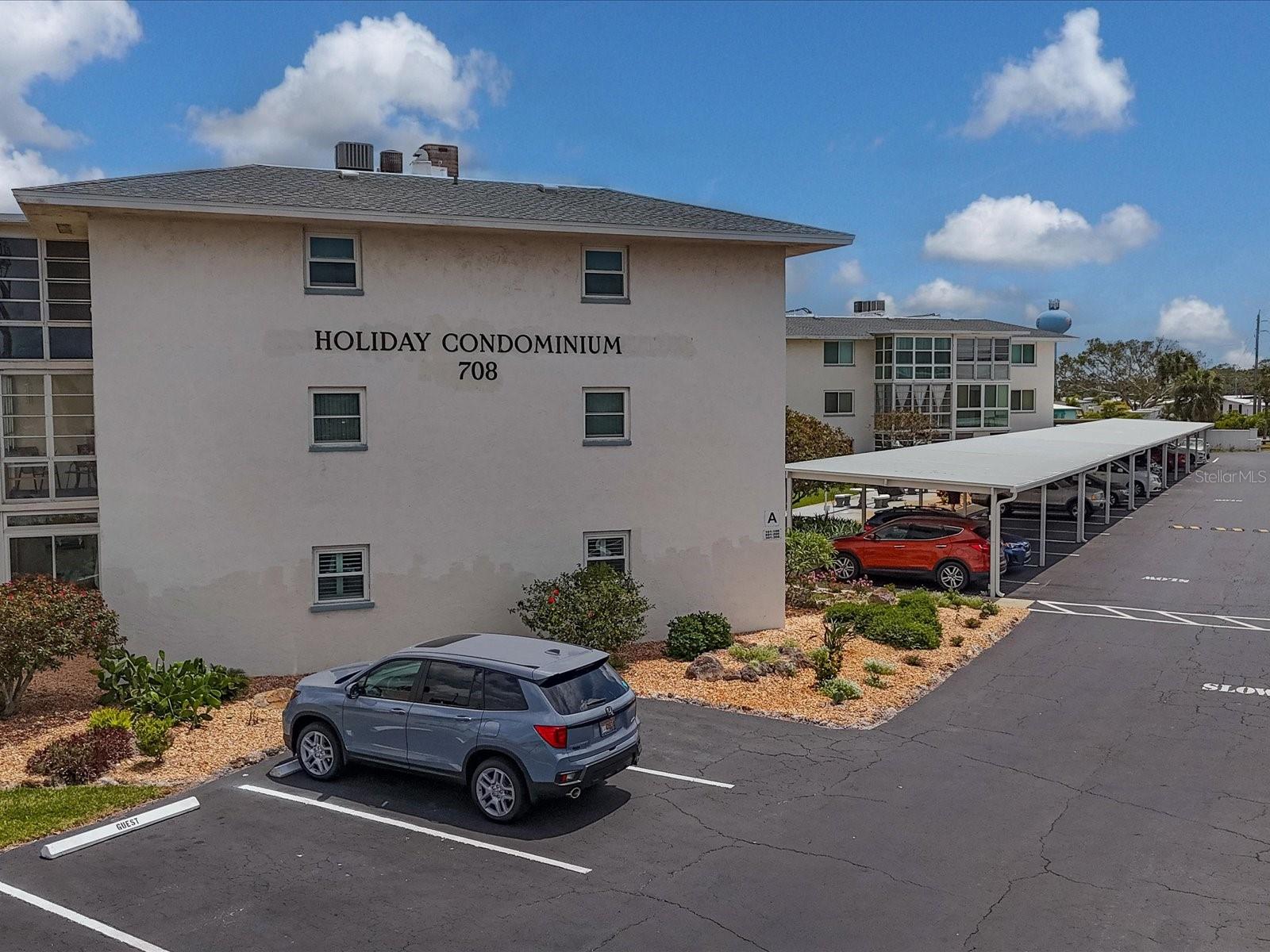 HOLIDAY APTS - Residential