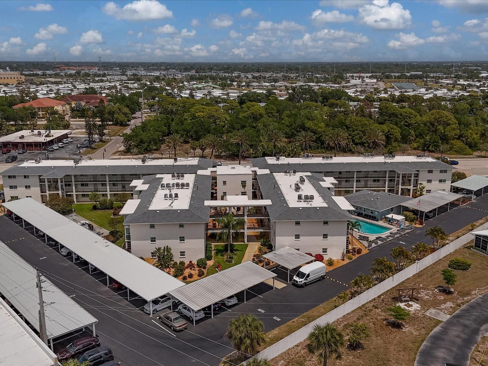 HOLIDAY APTS - Residential