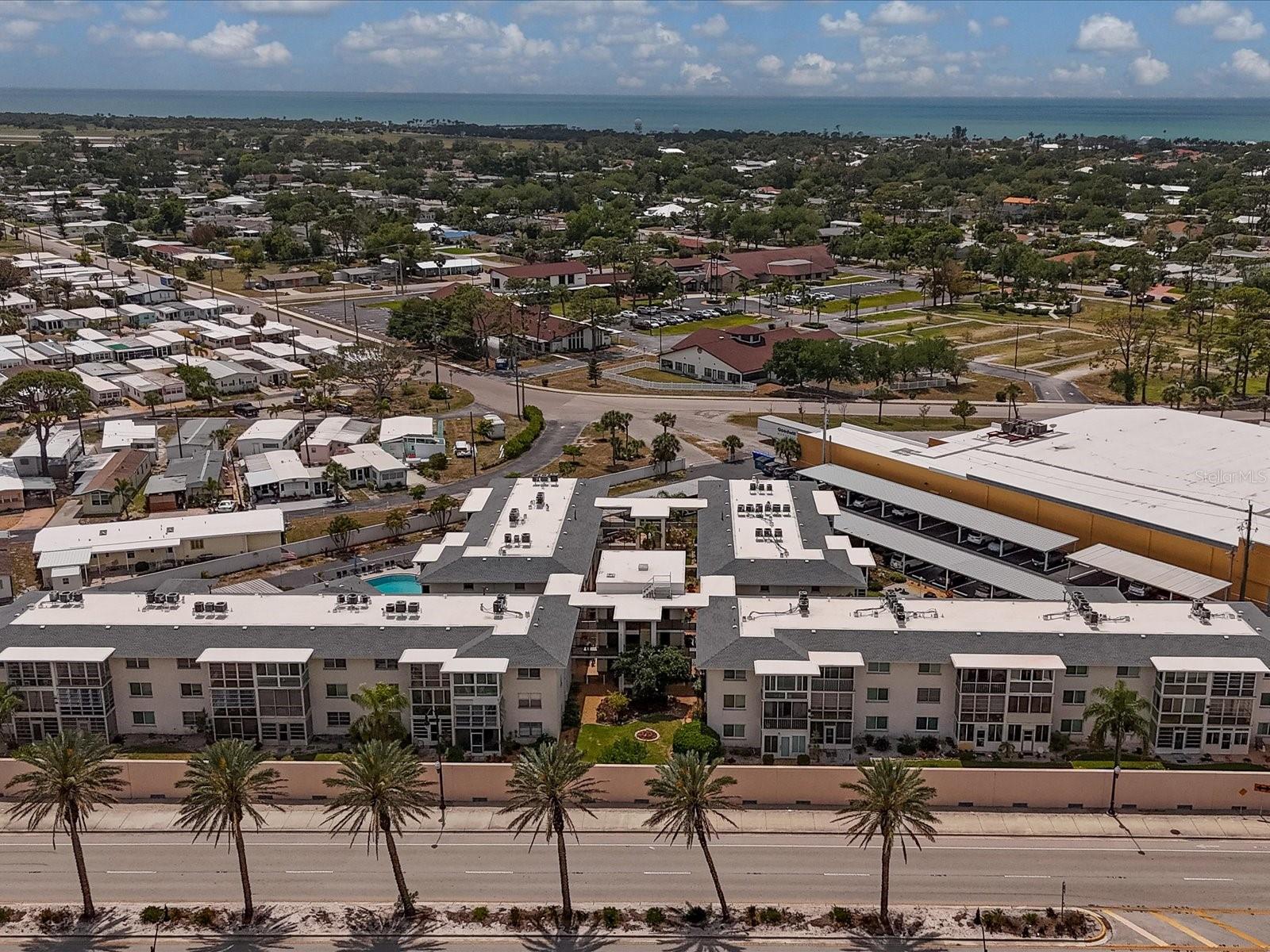 HOLIDAY APTS - Residential