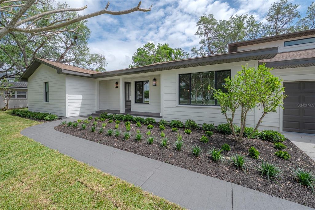 Photo of 471 W Davis Boulevard, Tampa, FL 33606 (MLS # TB8504805)