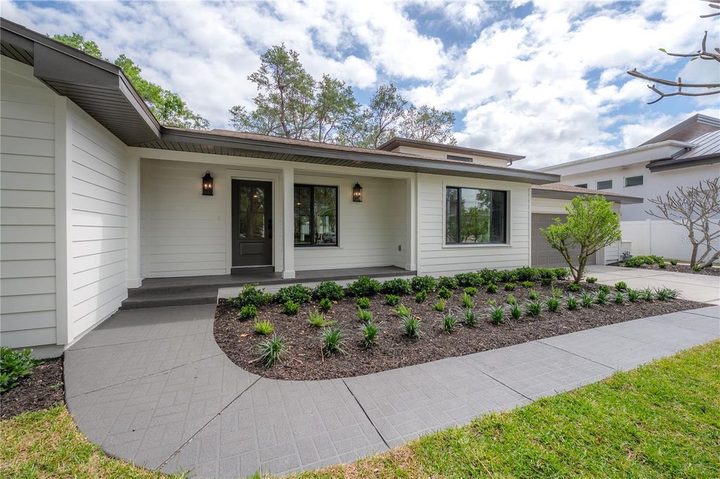 Photo of 471 W Davis Boulevard, Tampa, FL 33606 (MLS # TB8504805)