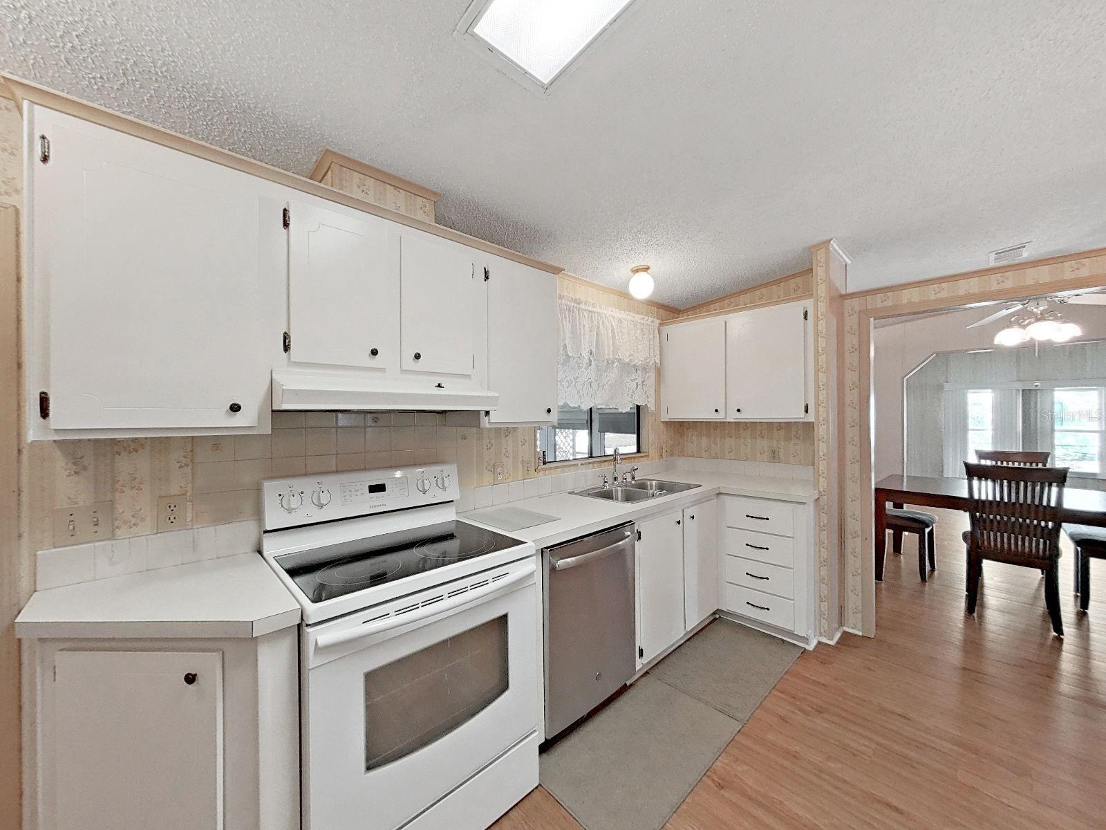 FOXWOOD LAKE ESTATES - Residential