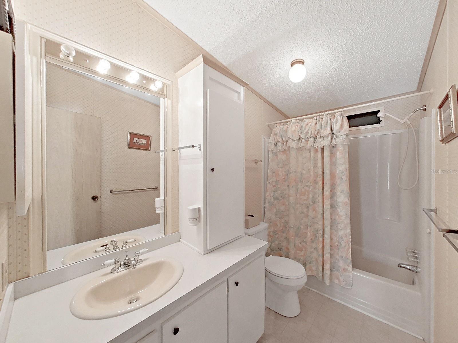 FOXWOOD LAKE ESTATES - Residential