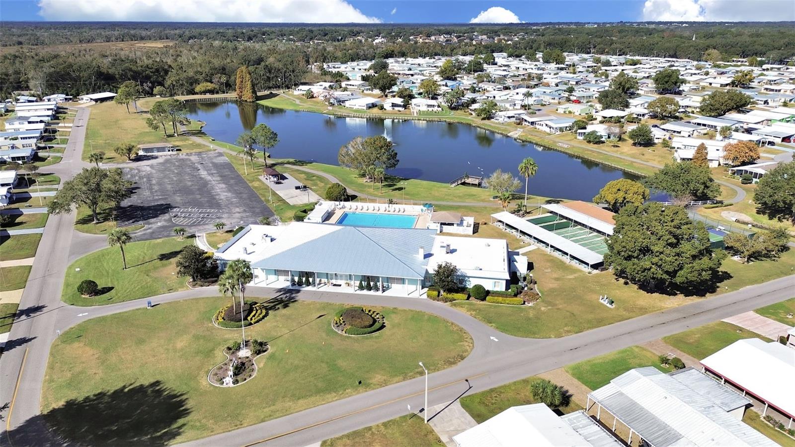 FOXWOOD LAKE ESTATES - Residential