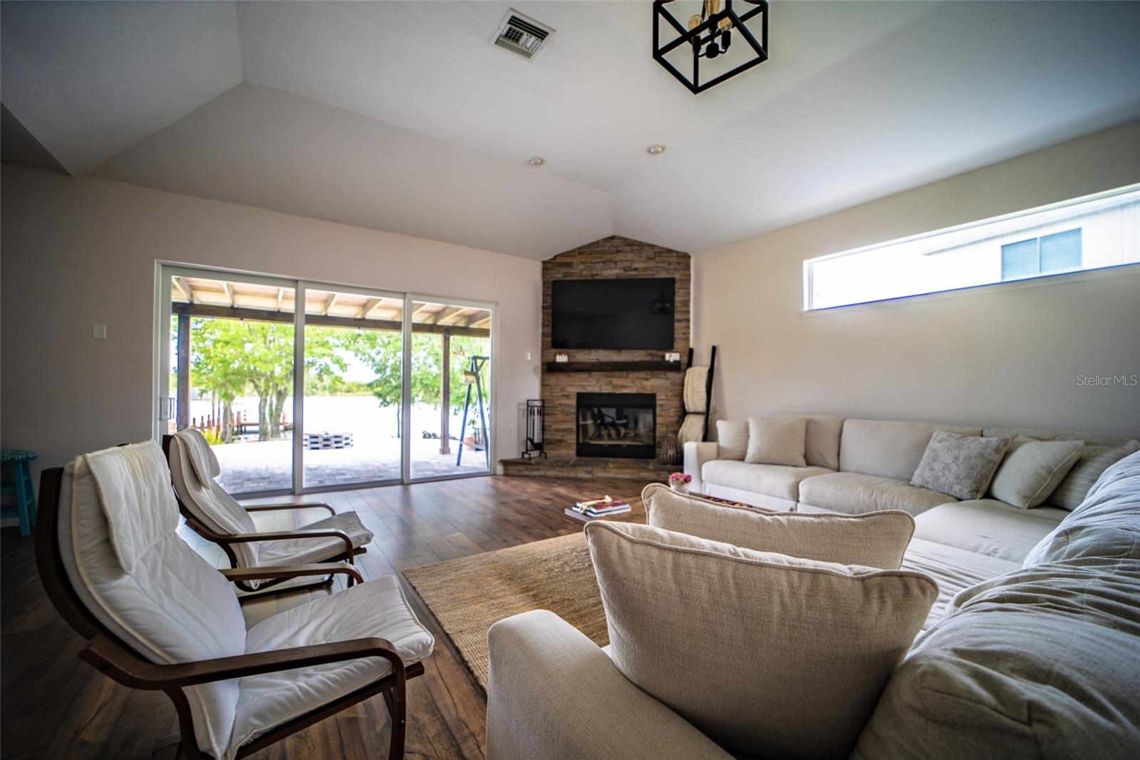 WINDDERMERE POINTE - Residential