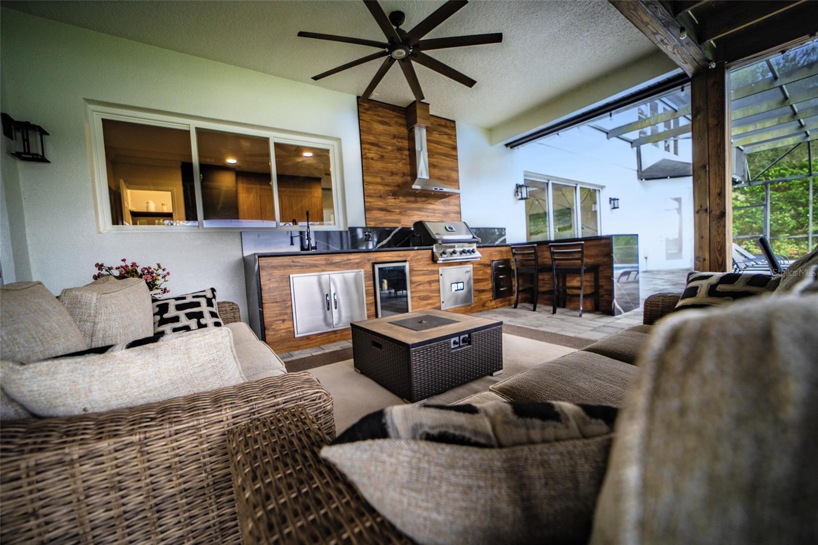 WINDDERMERE POINTE - Residential