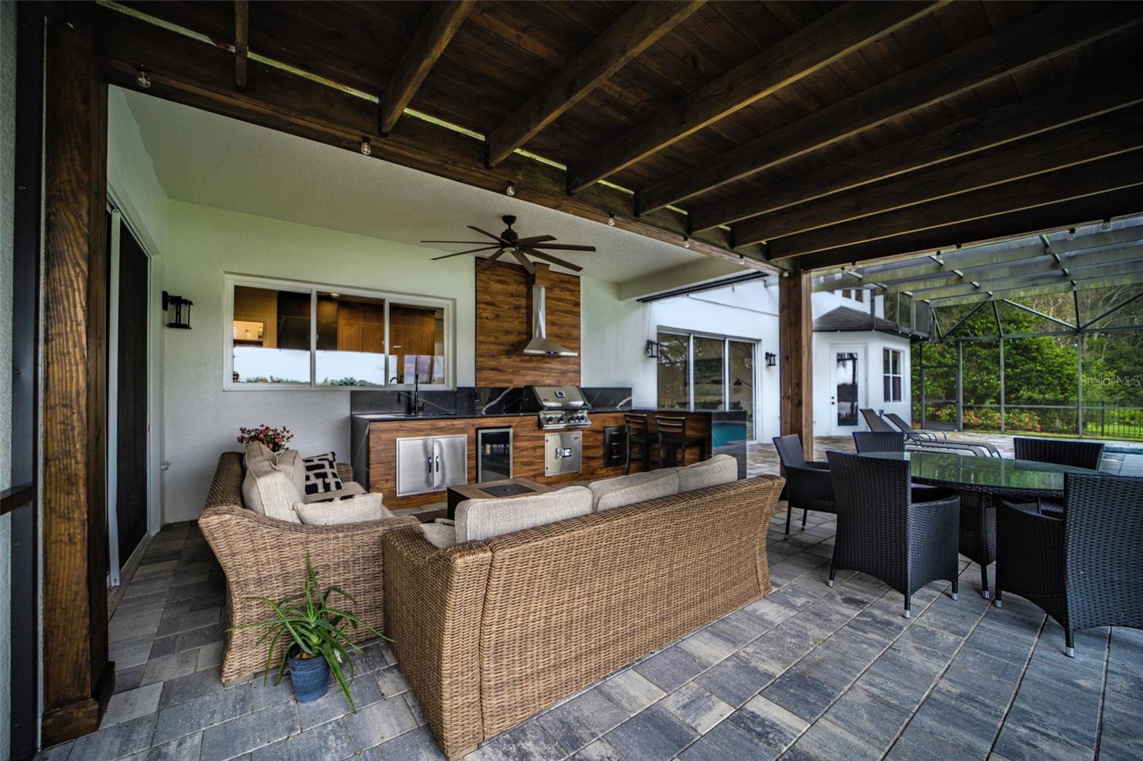 WINDDERMERE POINTE - Residential