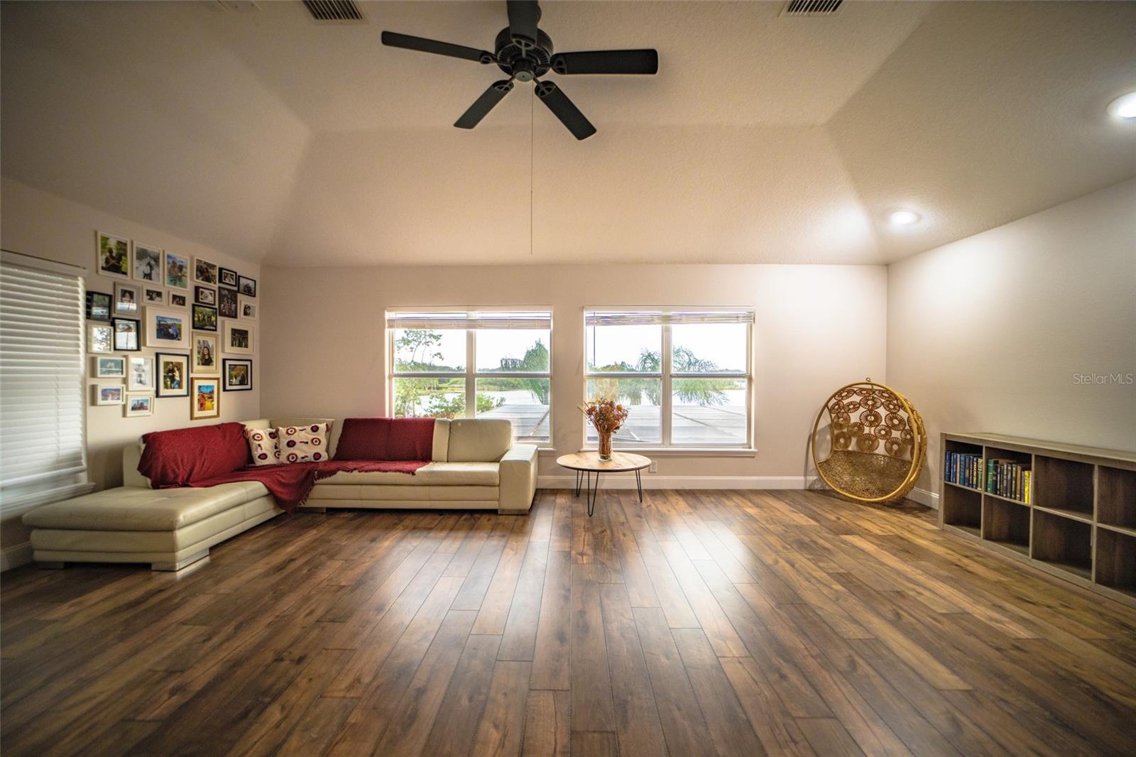 WINDDERMERE POINTE - Residential