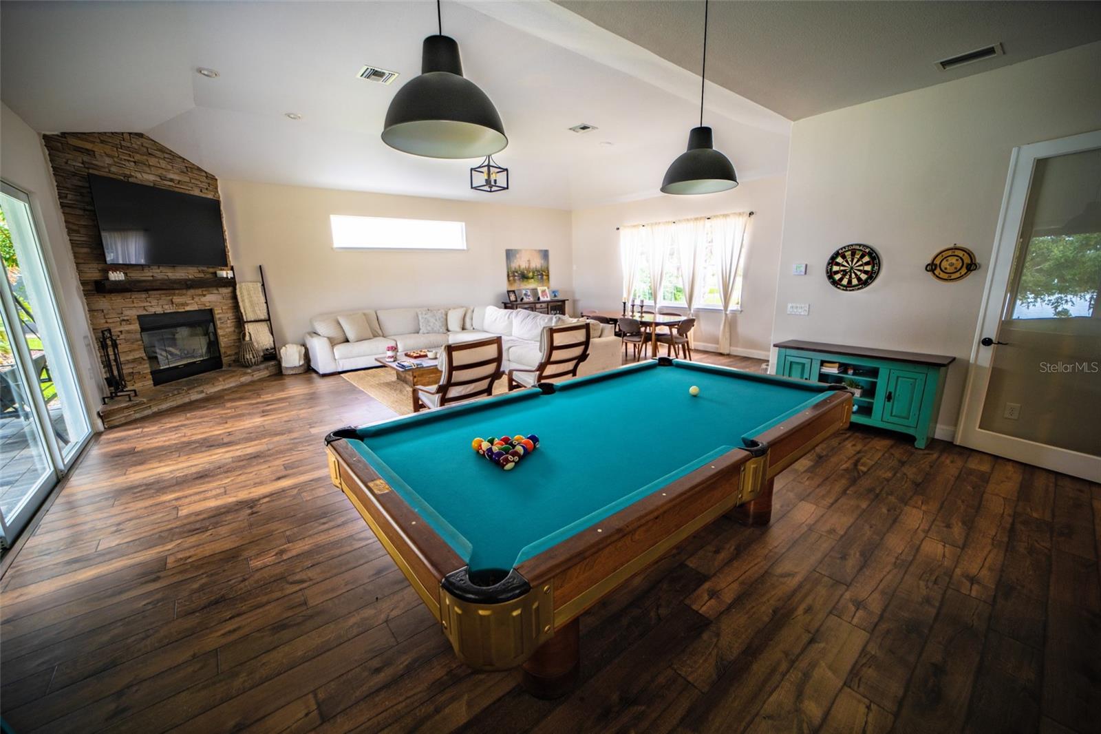WINDDERMERE POINTE - Residential
