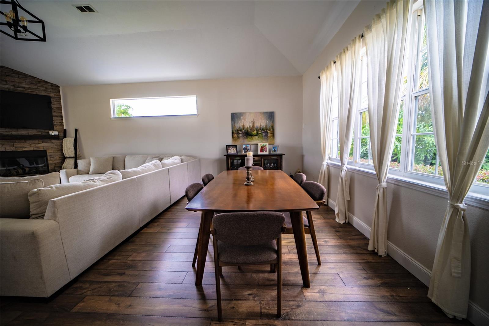 WINDDERMERE POINTE - Residential