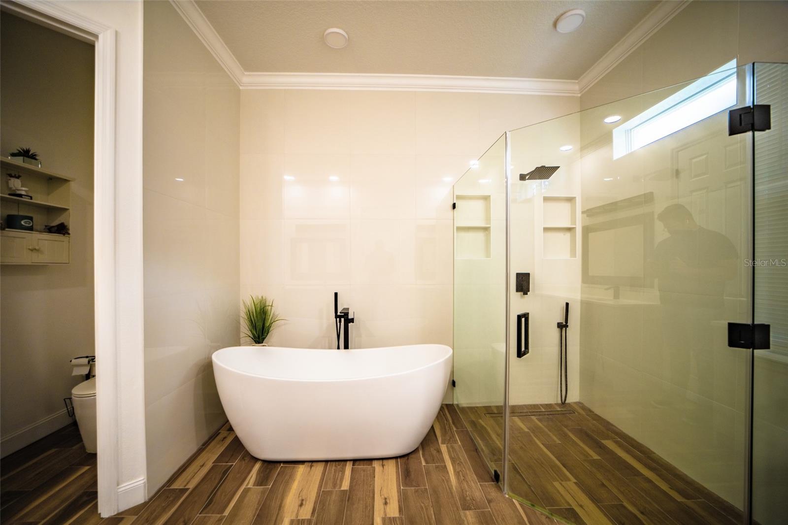 WINDDERMERE POINTE - Residential