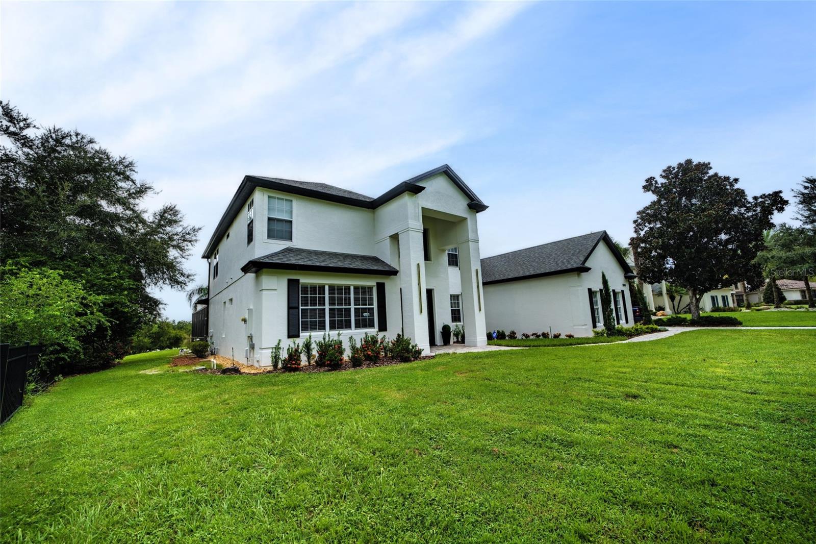 WINDDERMERE POINTE - Residential