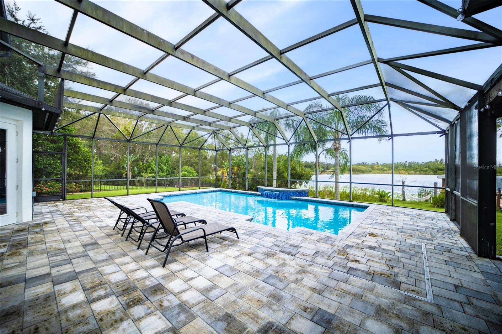 WINDDERMERE POINTE - Residential