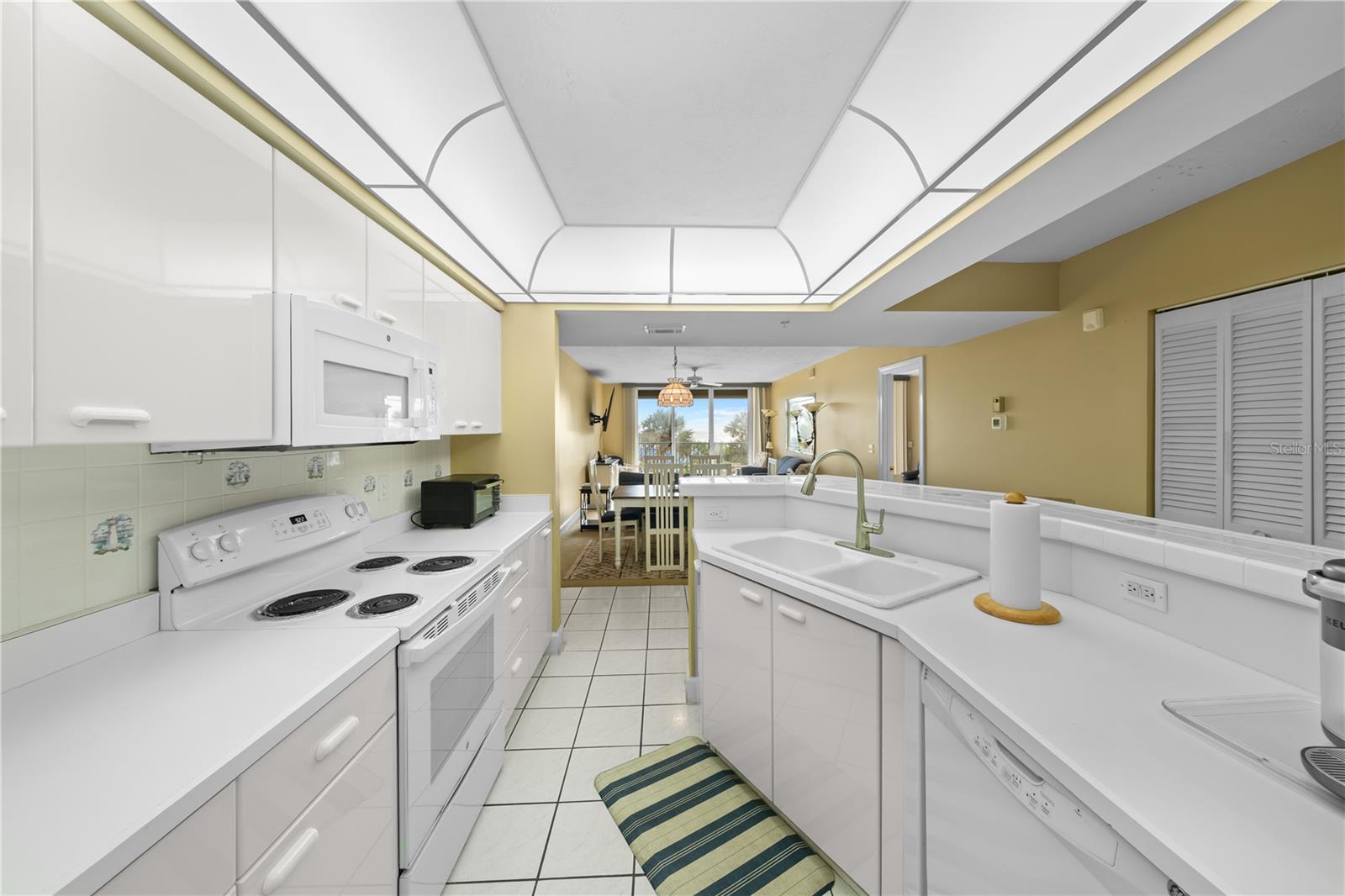 TOWERS AT PONCE INLET TOWER 01 CONDO - Residential