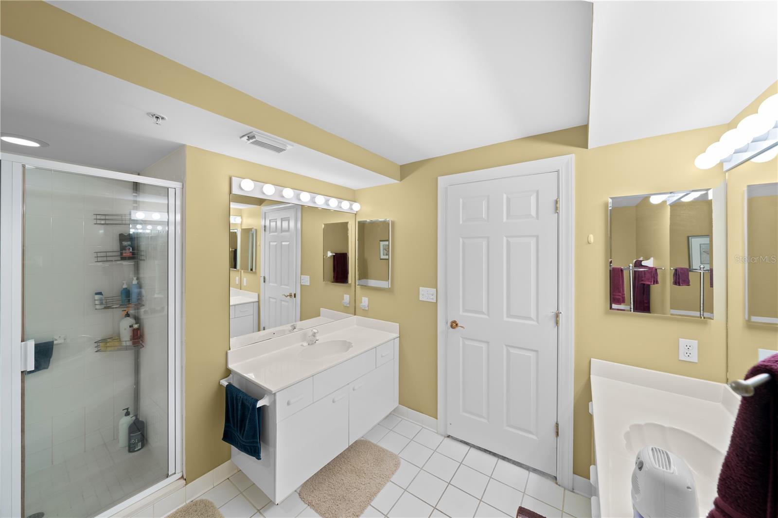 TOWERS AT PONCE INLET TOWER 01 CONDO - Residential