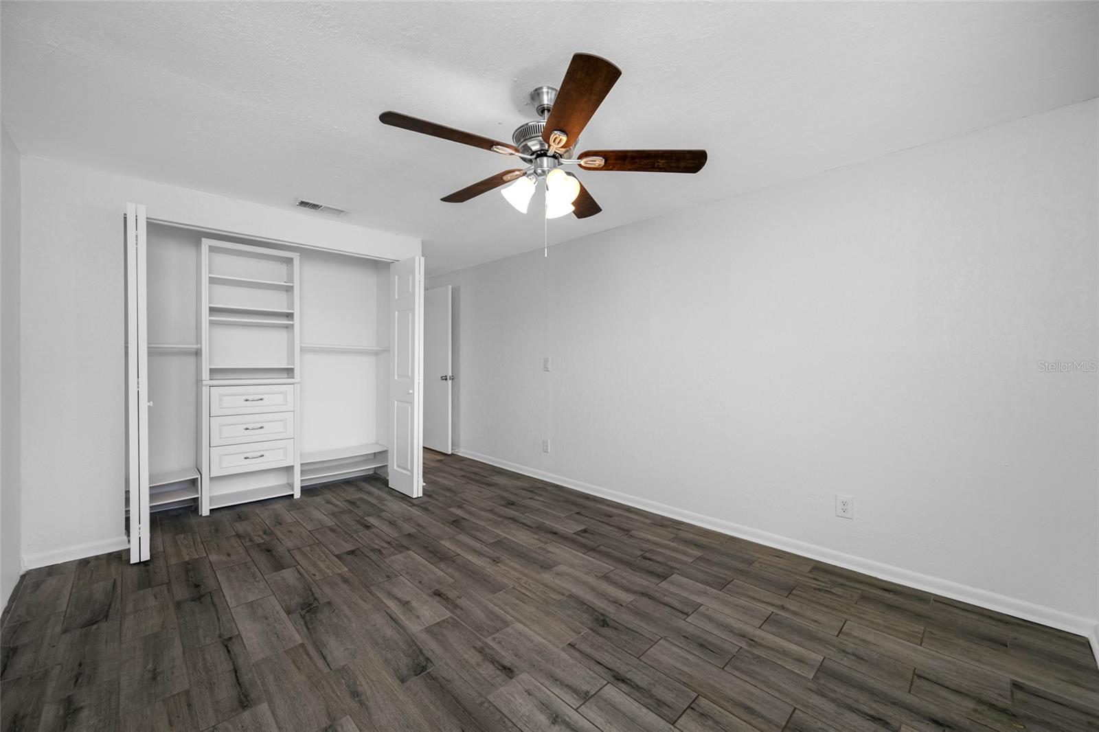 NORTH LAKES SEC B UNIT - Residential