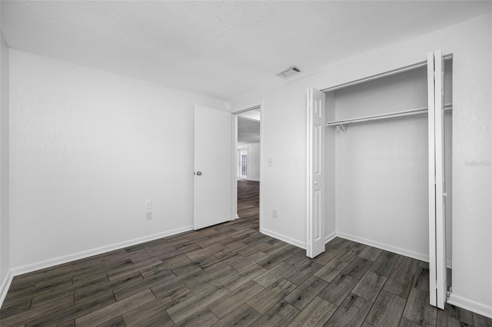 NORTH LAKES SEC B UNIT - Residential