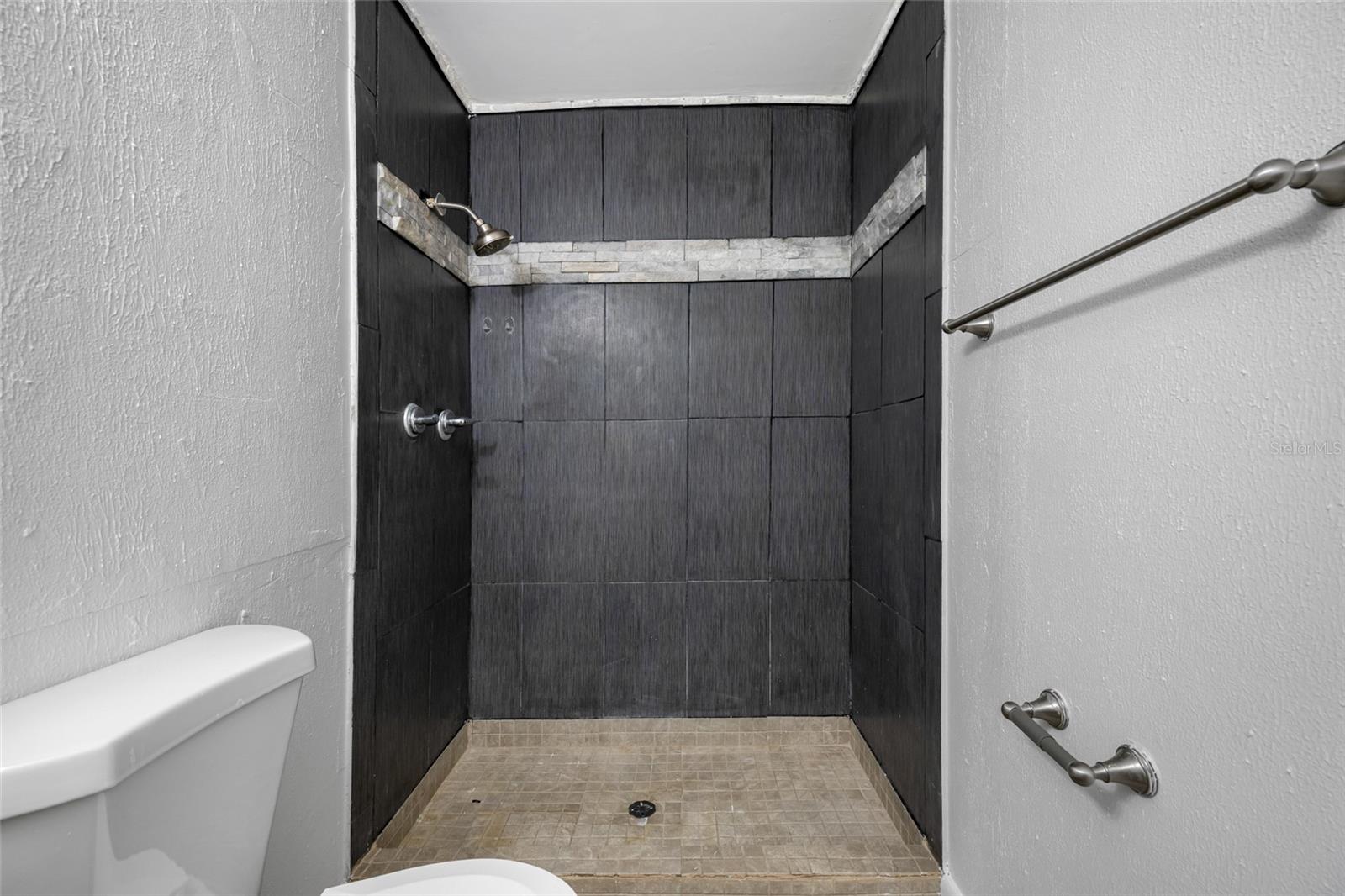 NORTH LAKES SEC B UNIT - Residential