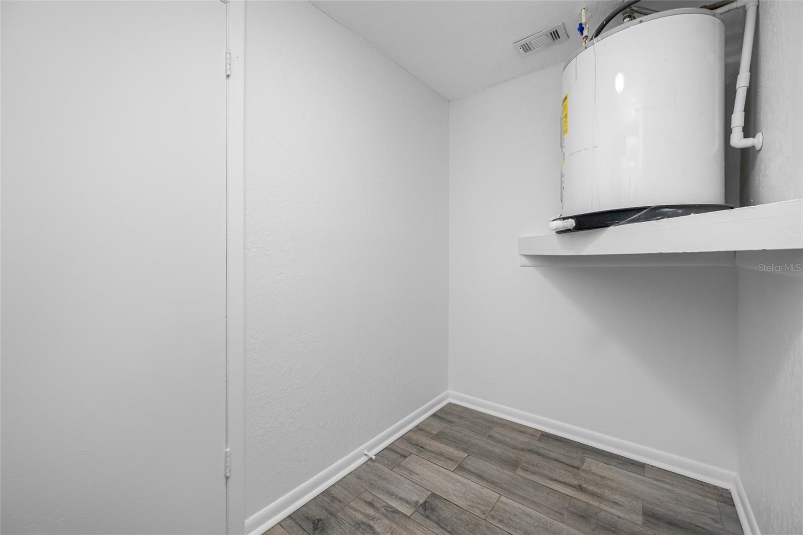 NORTH LAKES SEC B UNIT - Residential